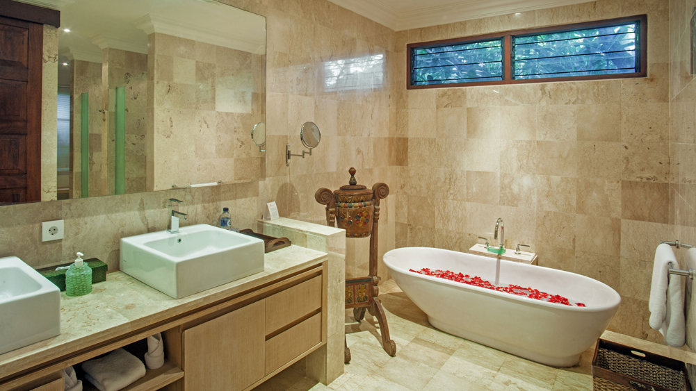 12. Villa Avalon Annex - Master bedroom ensuite